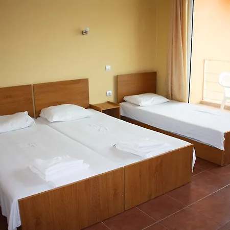 Family Santorini 3* سفيتي فلاس