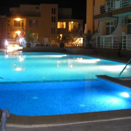 Family Santorini فندق سفيتي فلاس