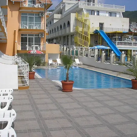 فندق Family Santorini 3*